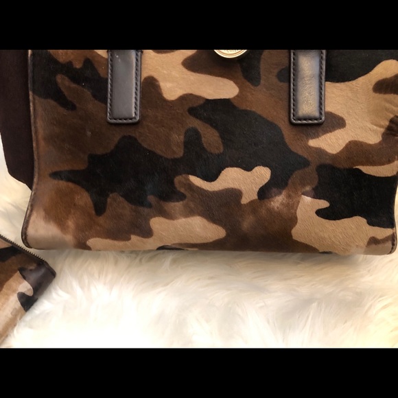 Michael Kors bag with matching wallet - Picture 3 of 3